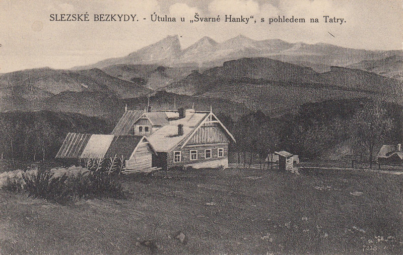 SLEZSKE BESKYDY Útulna u "Švarné Hanky",s pohledem na Tatry.