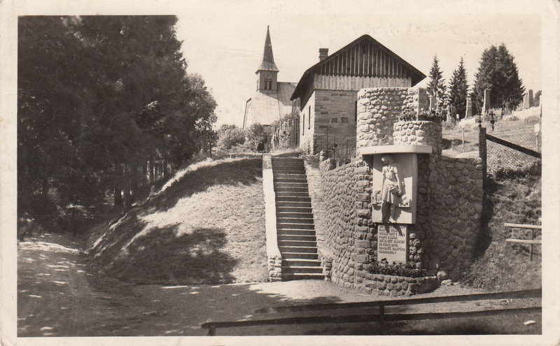 Staré Hamry - Pomník Maryčky Magdonové.