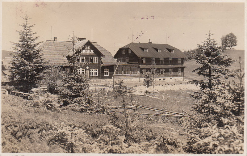 SLEZKE BESKYDY.Turistický hotel"Charbulák"na Grunl.(825 mn.m.)