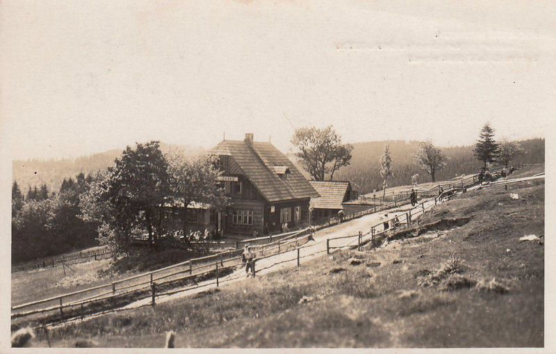 SLEZSKÉ BEZKYDY. Daňkova turistická restaurace u Bílého Kříže. Stanice K. Č. T. (934 m n. m.)