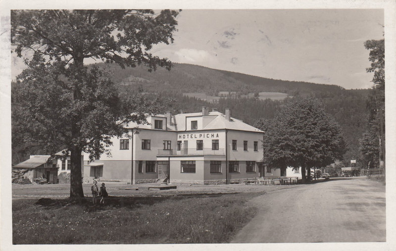 SLEZSKÉ BESKYDY - Údolí Morávky. Hotel Pícha