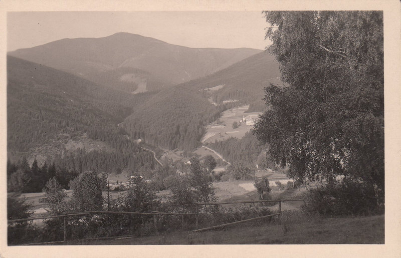 Lysá hora (1325 m) a údolí Mazák