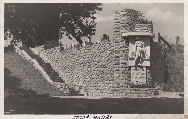 Staré Hamry. Pomník Maryčky Magdonové.