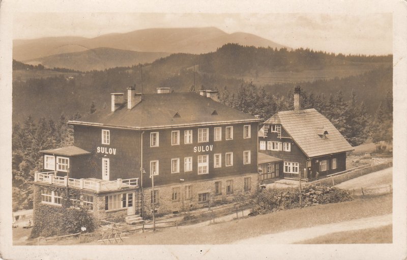 Turistická útulna u Daňků a hotel Sulov, Bílý Kříž, 933 m n. m. Beskydy, p. Staré Hamry. Veřejná hovorna