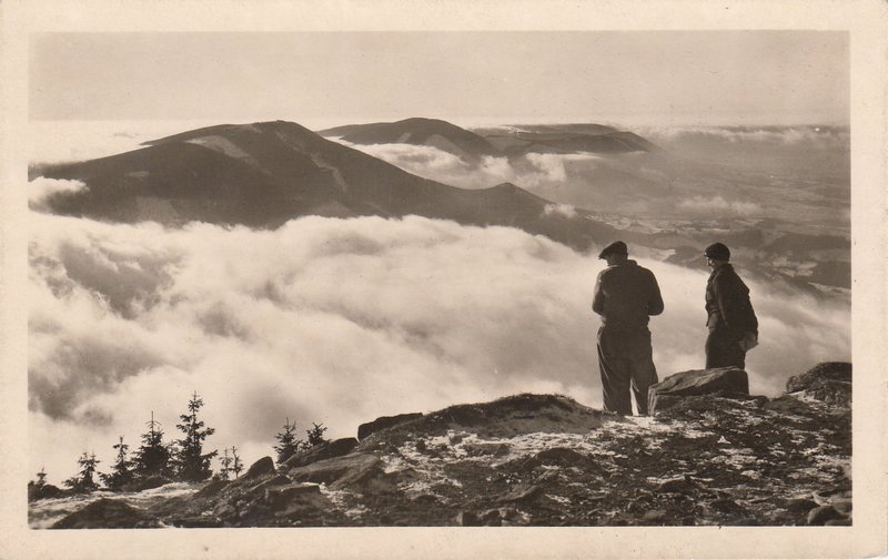 BESKYDY - Výhled s vrcholu Lysé hory na Smrk, Kněhyni a Radhošť