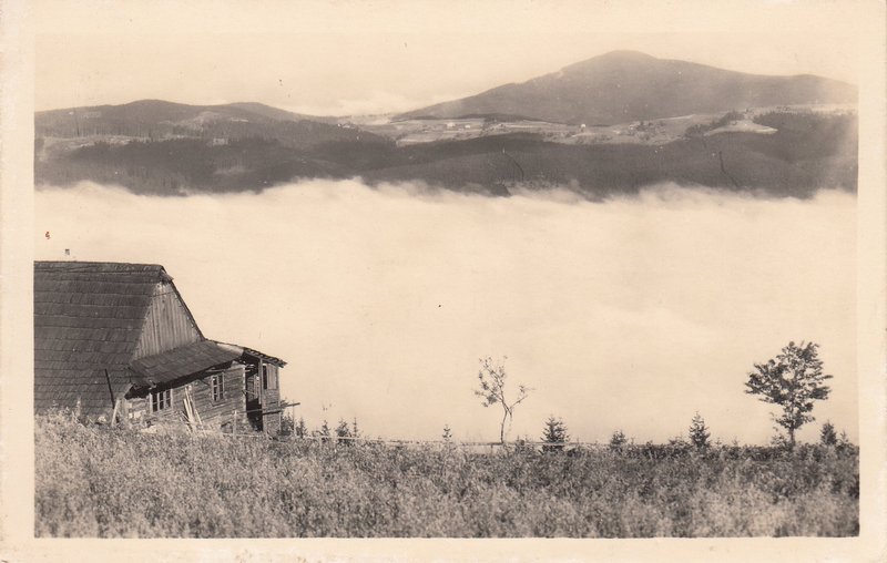 Pohled s úbočí Konečné ke Gruni a Lysé hoře
