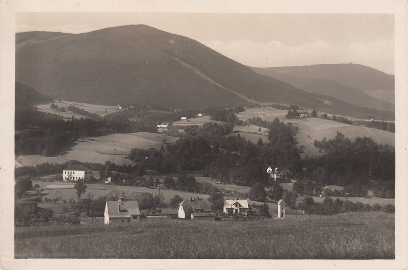 KUNČICE pos ONDŘEJNÍKEM. V pozadí VELKÁ STOLOVÁ a RADHOŠŤ