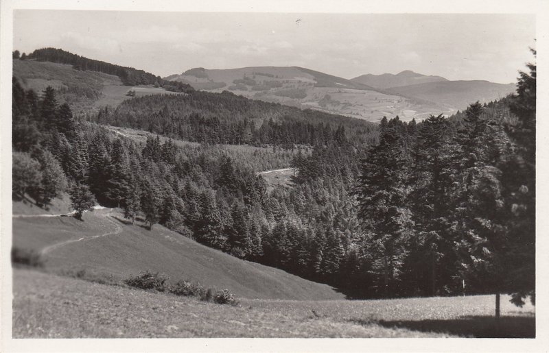 Val. Klobouky - Pohled na Kaňur 782 m a Vršatec 926 m