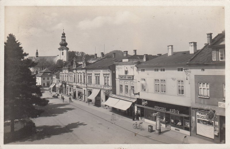 LÁZNĚ ROŽNOV p. R. - Náměstí.