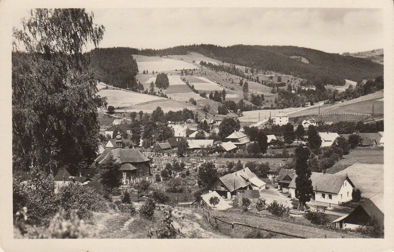 VELKÉ KARLOVICE - U kostela
