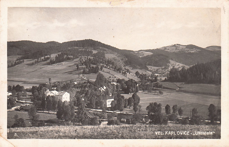Velké Karlovice " U kostela"