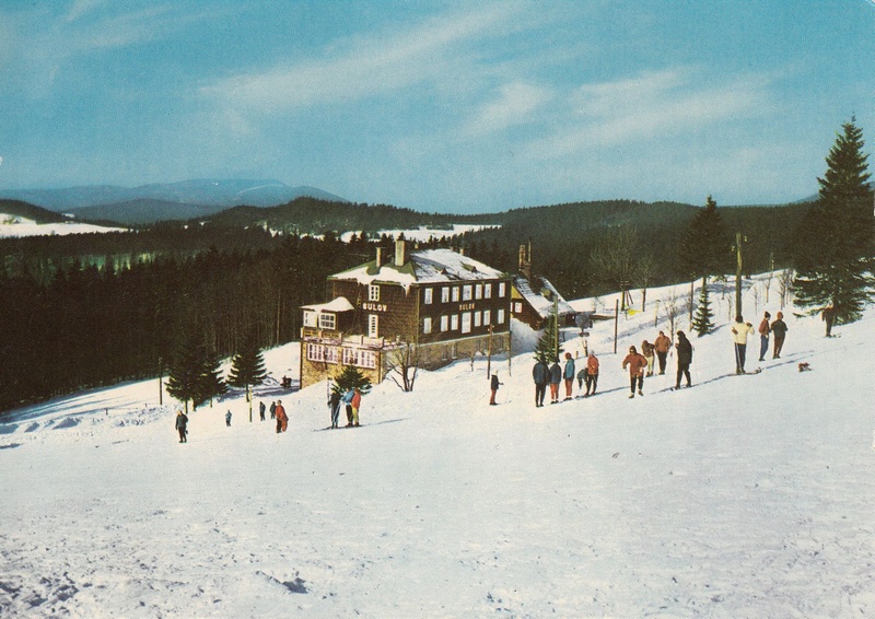V002402