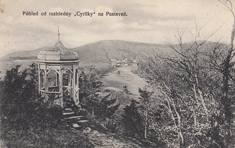 Pohled od rozhledny "Cyrilky" na Pustevně
