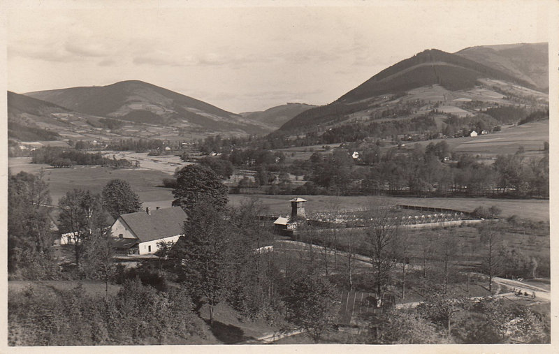 SLEZSKÉ BESKYDY - Údolí Morávky, Farma stříbrných lišek. 