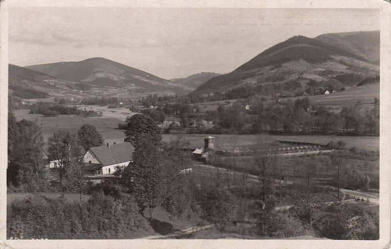 SLEZSKÉ BESKYDY - Údolí Morávky. Farma stříbrných lišek