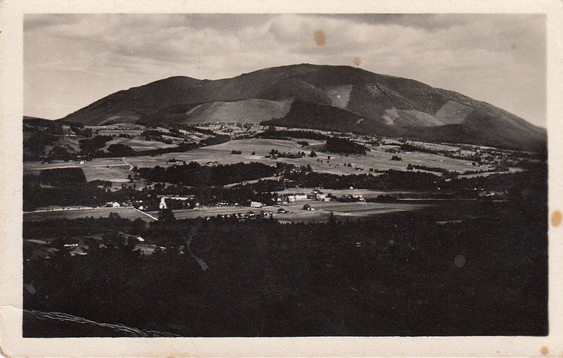 BESKYDY - Čeladná v pozadí Smrk 1282 m