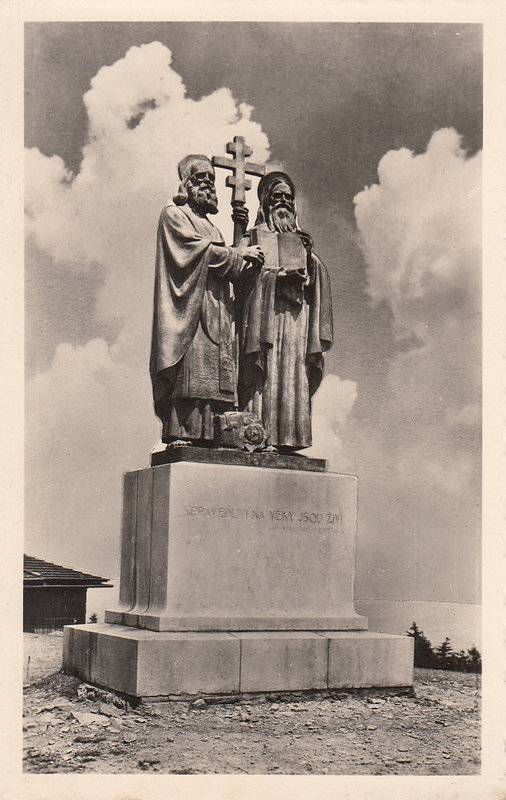 Statue d. Hlg. Cyrill und Method am Radhoscht - Socha sv. Cyrila a Metoděje na Radhošti