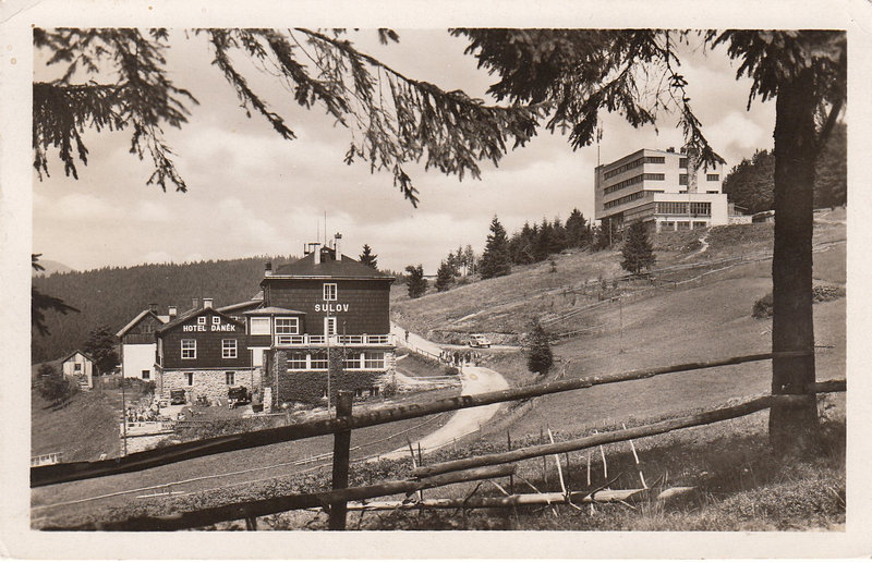 Turistická útulna u Daňků a hotel Sulov